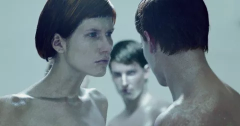 Kdo může za nevěru? Vaši rodiče a nízká atraktivita.