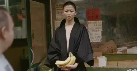 Exkluzivní editorial In the City fotografky Elizabeth Orlovske