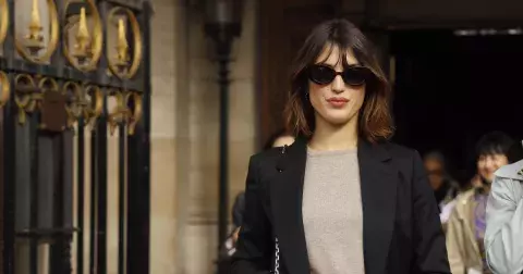 10 kousků oblečení, které ve svém šatníku podle Francouzek potřebujete