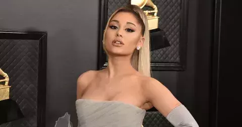 Ariana Grande ohlásila rozvod a praskl na ni románek s ženatým kolegou