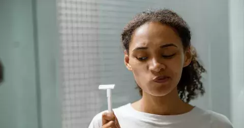 Dermaplaning: Holení obličeje není jen pro muže. Jaké jsou benefity?