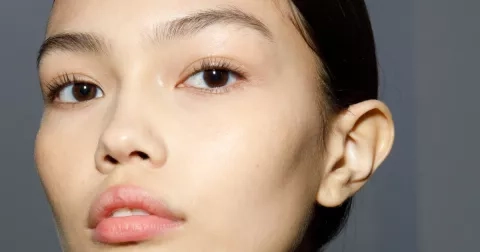 Tik Tok trend slugging slibuje hydratovanou a rozzářenou pleť