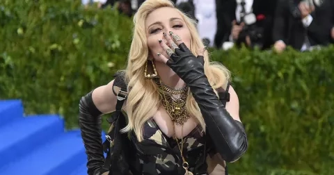 Madonna pod tlakem: za plastiky sklízí hejty, ale stárnout nesmí