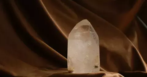 3 fakta o krystalech, která potřebujete vědět, než začnete čarovat