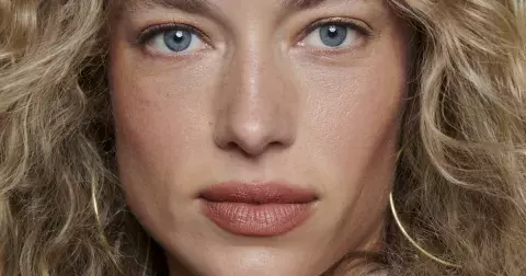 Chcete přirozené kudrny nebo vlny? Zkuste na vlasy Curly Girl Method!