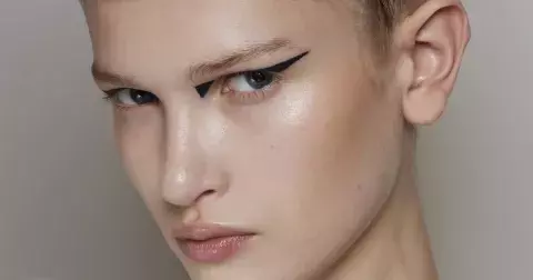 Trend podzimu roku 2023: Zamilujte si oční linky na všechny způsoby