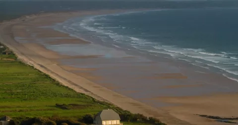 Bretaň, drsně krásná i něžně impozantní oblast, která si vás podmaní