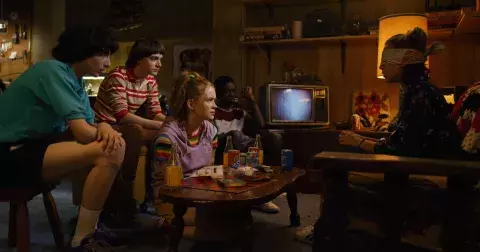 Binge-watching, aneb Slupnout seriál jako malinu