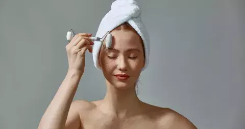 Masáž pleti jako přirozený lifting: S pomůckami, nebo bez?