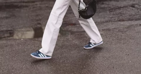 Tenisky ke každému outfitu: Způsoby, jak tenisky nosit pokaždé jinak