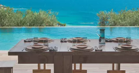 Kouzlo ostrova: prázdninové sídlo na Korsice zve k odpočinku s výhledy