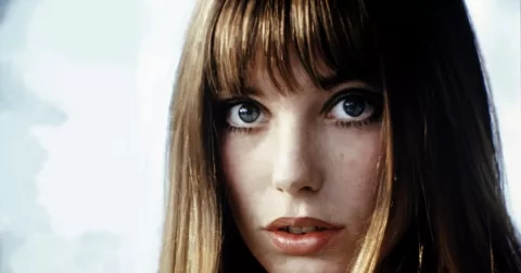 Trendy vlasy podzimu 2023: Zkracujeme, nosit se bude účes na Birkinku