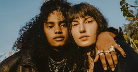 Generace Z verus Mileniálové: jak prožívají svou sexualitu a vztahy?