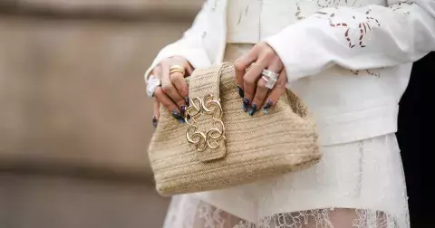 Nail trends podzimu 2023: Trendy, které musíme na nehtech vyzkoušet