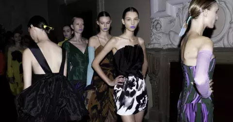 V zákulisí přehlídky Couture 2024 návrhářky Zuzany Kubíčkové