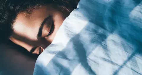 Spánek jako pleťová žehlička Aneb jak se vyspat do krásy