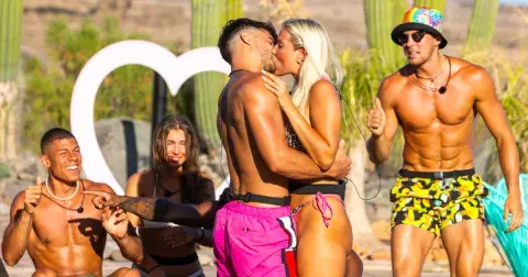 Love Island Pleasure: Proč nemůžeme přestat sledovat reality shows?