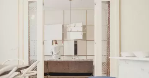 (Post)moderní královská modř z pera studia Šimoník architekti