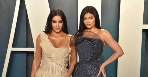 Vztahy mezi sestrami Kardashians: kdo s kým táhne a kdo si nerozumí?