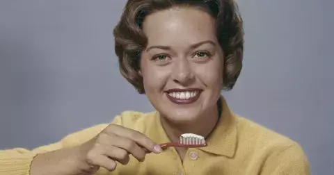 Jak souvisí čištění zubů s akné?