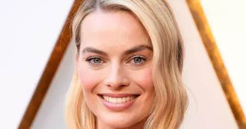 Účesy, které v roce 2024 musíte vyzkoušet? Vlnitý bob i halo cut