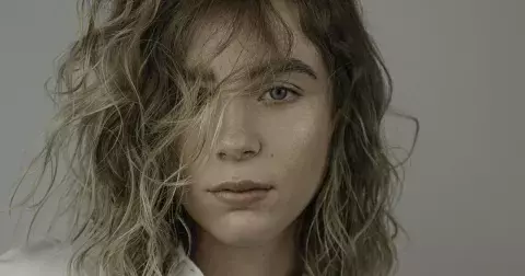 MICHAELA FENKLOVÁ: “Jsme generace, která se schovává za instafiltry."