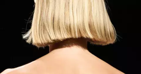 Vlasové trendy pro jaro 2024: Vrací se bob, vlny i ofina