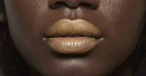 Honey lips trend ovládl TikTok. Rtům sladkým jako med neodoláte ani vy