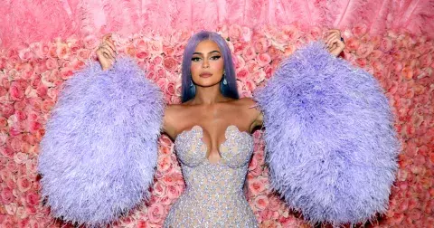 Kylie Jenner si obarvila vlasy na růžovo a vrací se své King Kylie éry