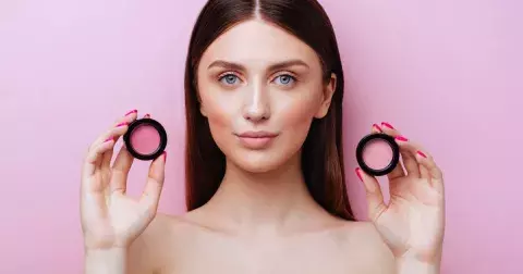 Dokonalé rty, tváře i oči s jedním produktem? Multilíčidlo to zvládne