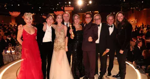 Zlaté glóby ovládnul Oppenheimer, překvapila řada filmových nováčků