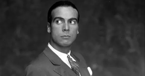 Mistr jehly a nitě Cristóbal Balenciaga