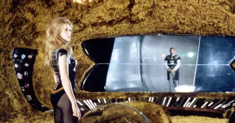 Virtuální polibky a avataří sex. Budeme se ještě milovat osobně?