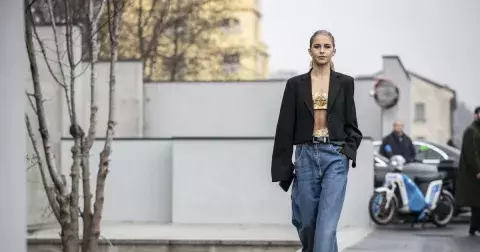 How to style it: široké denimové kalhoty