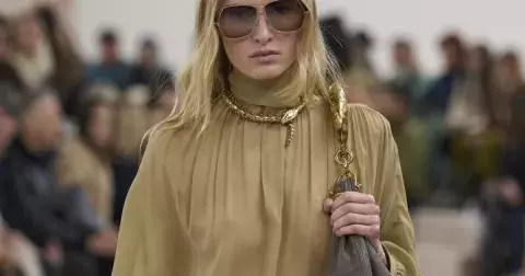 5 největších trendů jara 2024: Boho chic, platformy i krátké šortky