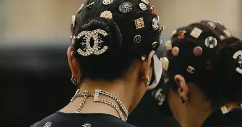 Trend Alert: Malé drobnosti do vlasů pro velkou parádu