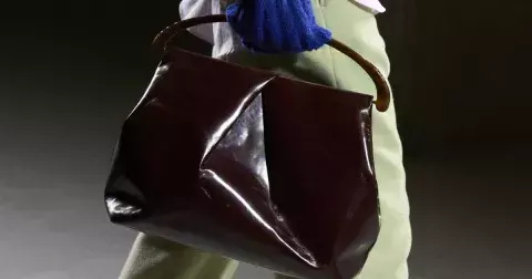 Zamilujte si big bags! Největším trendem jara 2024 jsou velké kabelky