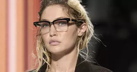 Malé změny vlasů, maximální efekt: zkuste balayage, přeliv či wolf cut