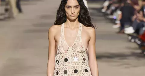 Díky, babi! Bez trendy háčkovaných kousků se letos neobejdete