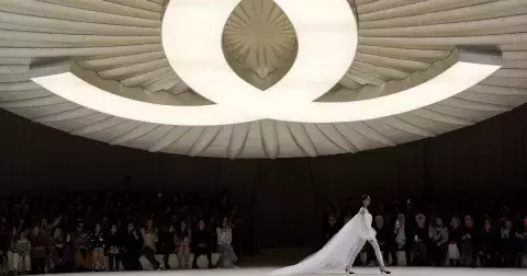 Chanel Haute Couture Spring/Summer 2024: Království za knoflík