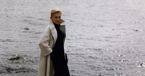 Osamělost jako byznys: kdo vydělává na tom, že žijete single