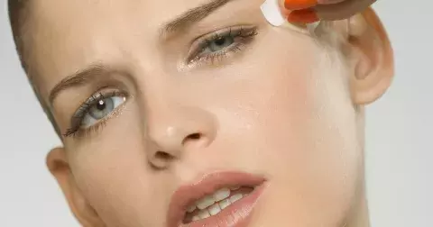 Beauty taping: Je tejpování moderní metodou v boji proti vráskám?