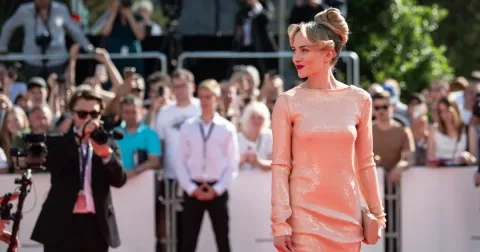 Zahájení festivalu v Karlových Varech: sledujte živě příjezdy hvězd