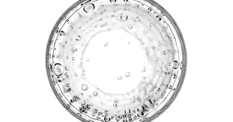 Kyselina ve službách vaší pleti. Proč si zamilovat hypochlorous acid?