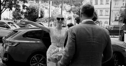 Do Karlových Varů přijela Karolina Kurková. Topmodelka uzavře festival