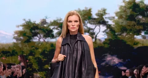 Balenciaga Fall/Winter 2024: Vítejte v době virtuální