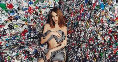 Svlékání místo psychoterapie? Zkouší ho Bella, Hailey, Beyoncé i Cara