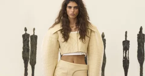 Vy ještě nemáte nic v máslově žluté? Barevný trend nahrazuje béžovou