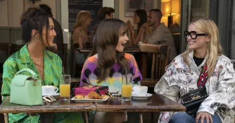 Seriál Emily in Paris: Láska, kariéra i život jako na horské dráze