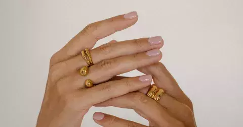 Very Demure Nails: Vraťte se na podzim k přirozeným nehtům